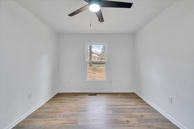 2049 Surrey LN, Roanoke, VA 24012