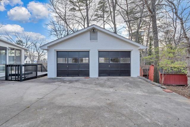 2049 Surrey LN, Roanoke, VA 24012