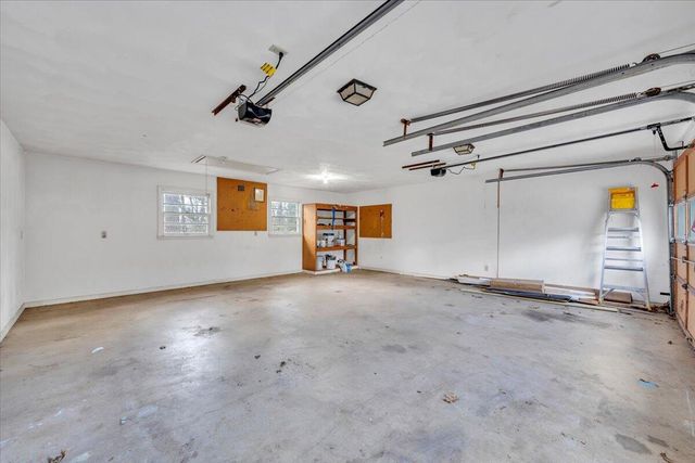 2049 Surrey LN, Roanoke, VA 24012