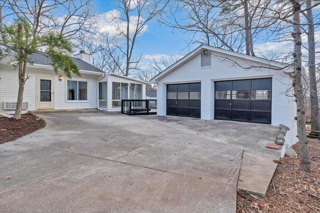 2049 Surrey LN, Roanoke, VA 24012