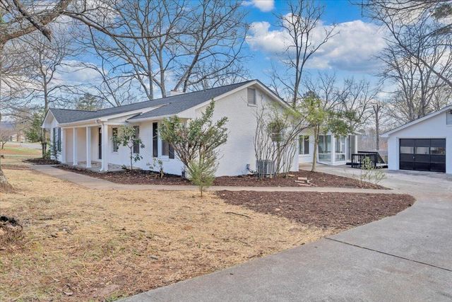 2049 Surrey LN, Roanoke, VA 24012