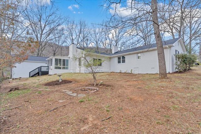 2049 Surrey LN, Roanoke, VA 24012