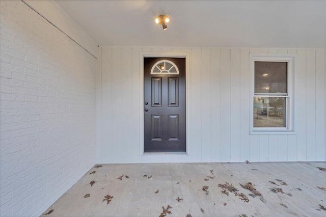 2049 Surrey LN, Roanoke, VA 24012