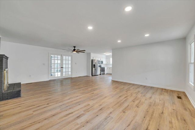 2049 Surrey LN, Roanoke, VA 24012