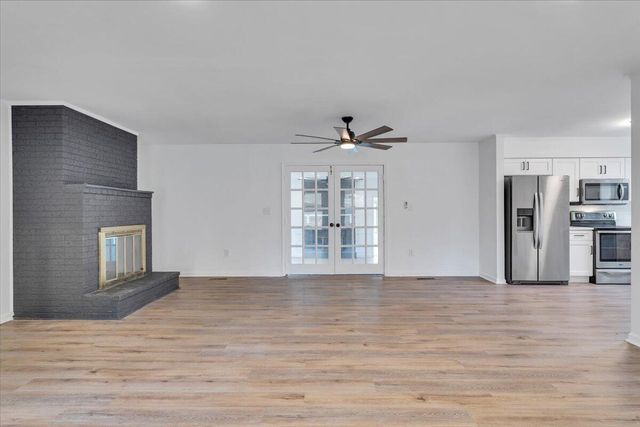 2049 Surrey LN, Roanoke, VA 24012