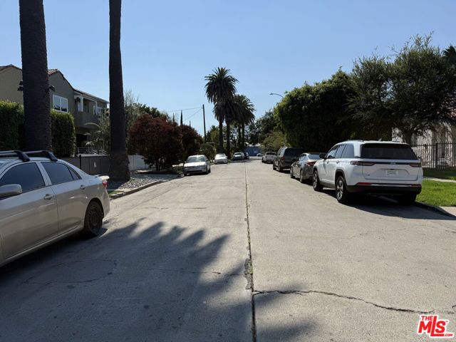 5227 W 20th Street, Los Angeles, CA 90016