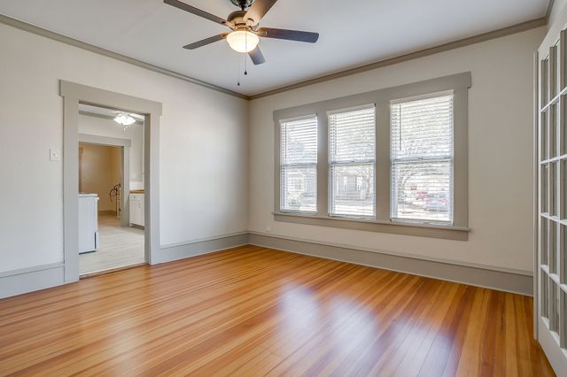 911 W Chambers Street, Cleburne, TX 76033