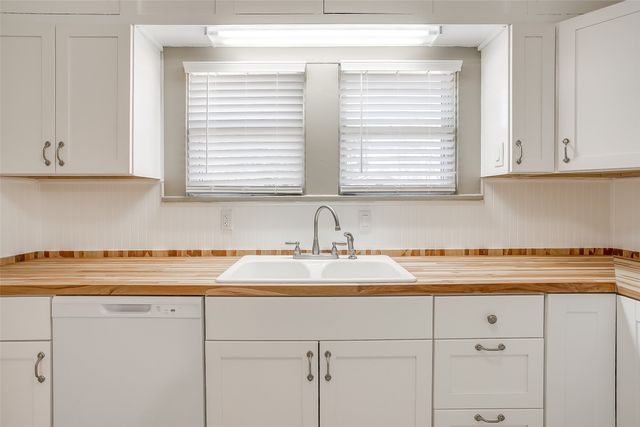 911 W Chambers Street, Cleburne, TX 76033