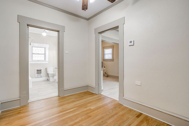 911 W Chambers Street, Cleburne, TX 76033