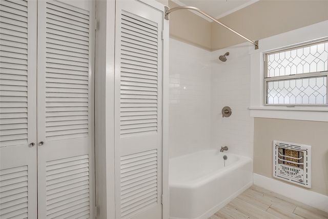 911 W Chambers Street, Cleburne, TX 76033