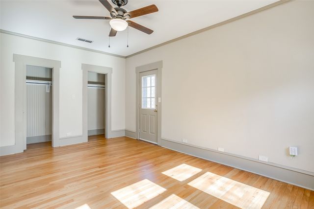 911 W Chambers Street, Cleburne, TX 76033