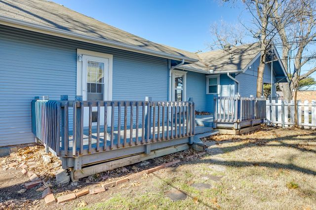 911 W Chambers Street, Cleburne, TX 76033