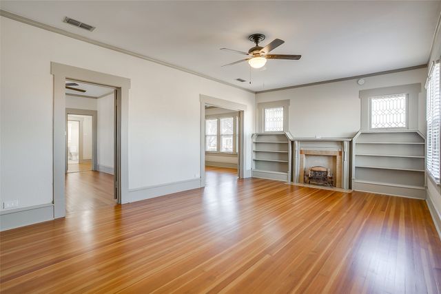 911 W Chambers Street, Cleburne, TX 76033