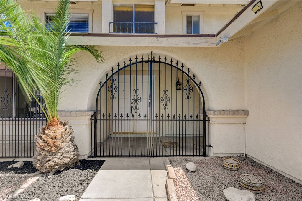 405 Davenport Lane, Las Vegas, NV 89107 — photo 4