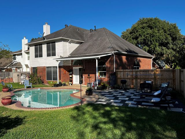 15611 Brookwood Lake Place, Sugar Land, TX 77498