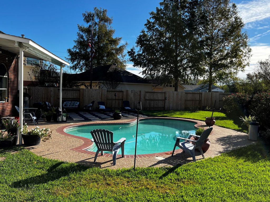 15611 Brookwood Lake Place, Sugar Land, TX 77498