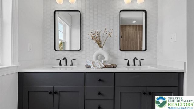 5395 Red Oak Drive, Upper Saucon Twp, PA 18036