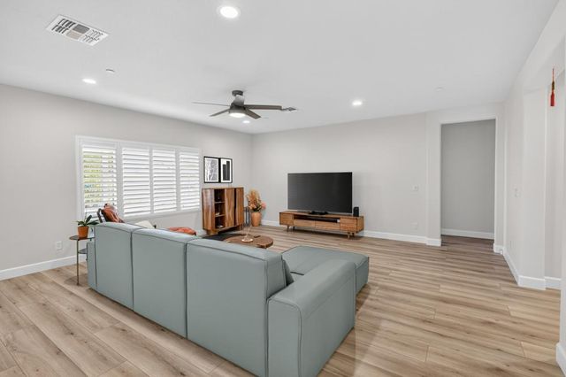 7605 Ferrell Way, Elk Grove, CA 95757