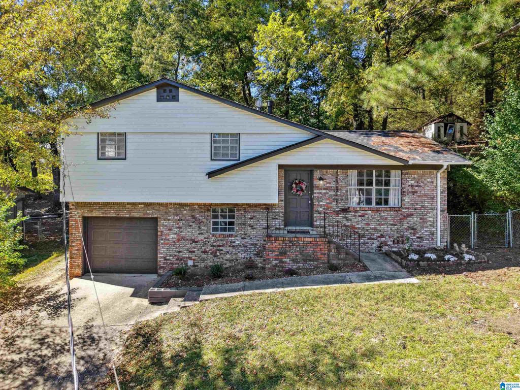 4018 SAINT JOHN WAY NW, Pinson, AL 35215