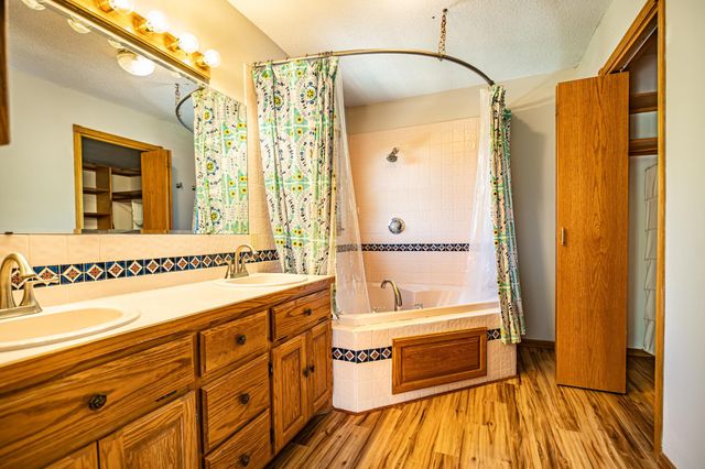 1259 Pecanwood Rd, Goddard, KS 67052