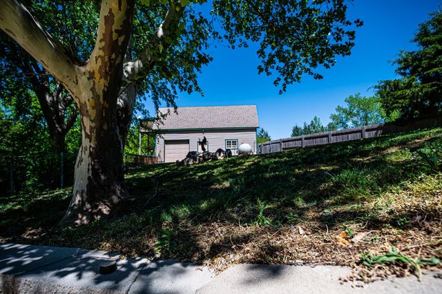 1259 Pecanwood Rd, Goddard, KS 67052
