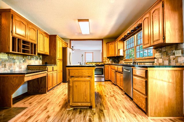 1259 Pecanwood Rd, Goddard, KS 67052