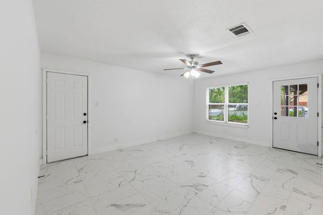 8203 Colony Loop DR, Austin, TX 78724