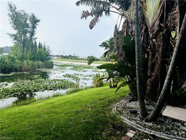 827 SW 24th ST, Cape Coral, FL 33991
