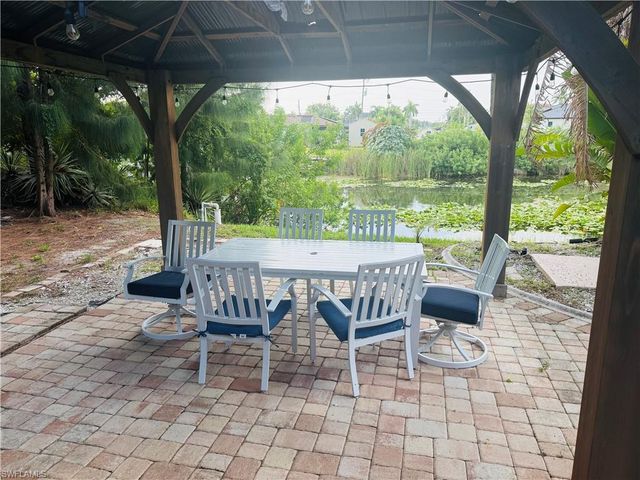 827 SW 24th ST, Cape Coral, FL 33991