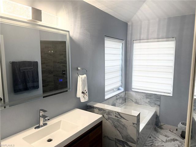 827 SW 24th ST, Cape Coral, FL 33991