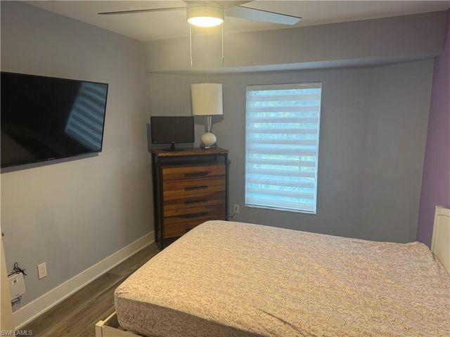 827 SW 24th ST, Cape Coral, FL 33991