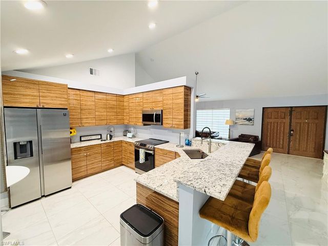 827 SW 24th ST, Cape Coral, FL 33991