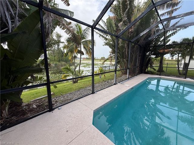 827 SW 24th ST, Cape Coral, FL 33991