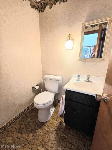 6745 Westview Drive, Brecksville, OH 44141
