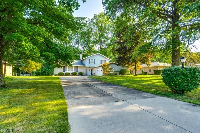 6745 Westview Drive, Brecksville, OH 44141