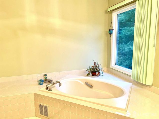 3 Webster Court, Plainsboro, NJ 08536
