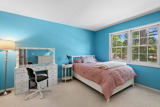 670 Williamsburg Avenue, Gurnee, IL 60031
