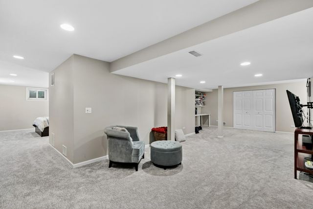 670 Williamsburg Avenue, Gurnee, IL 60031