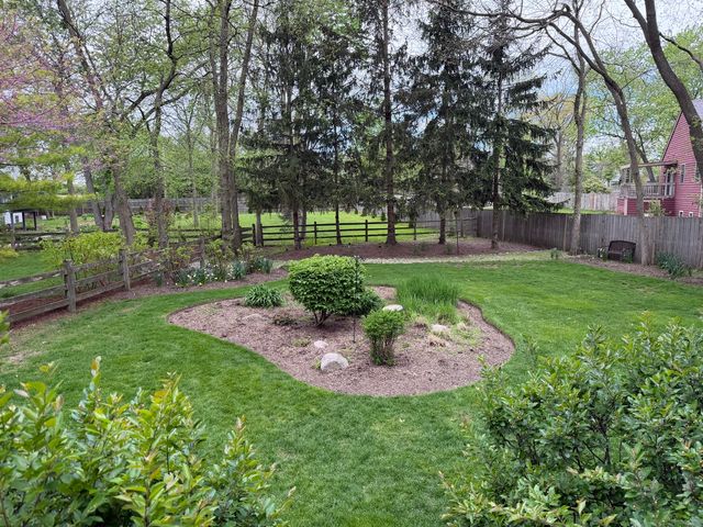 670 Williamsburg Avenue, Gurnee, IL 60031