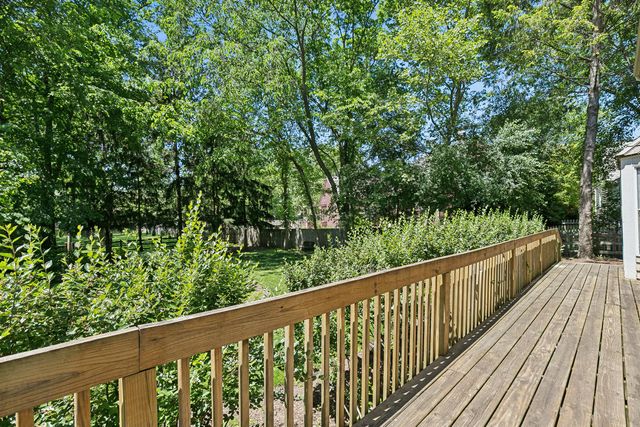 670 Williamsburg Avenue, Gurnee, IL 60031