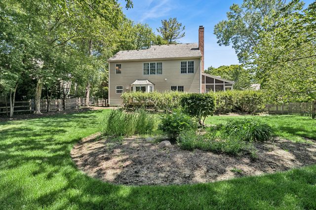 670 Williamsburg Avenue, Gurnee, IL 60031