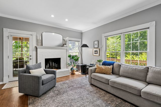670 Williamsburg Avenue, Gurnee, IL 60031