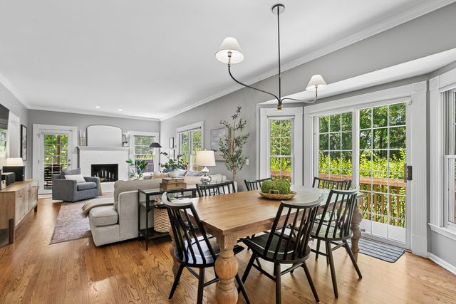 670 Williamsburg Avenue, Gurnee, IL 60031