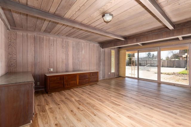 805 Lyon Avenue, Sanger, CA 93657
