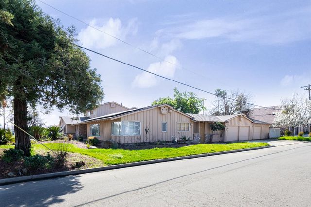 805 Lyon Avenue, Sanger, CA 93657