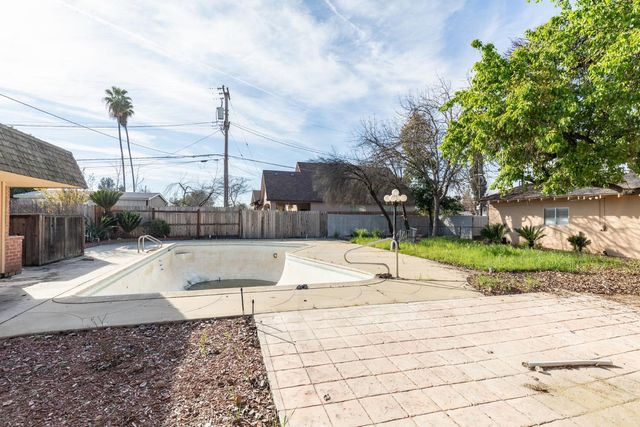805 Lyon Avenue, Sanger, CA 93657