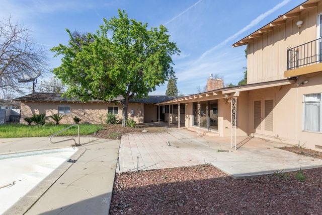 805 Lyon Avenue, Sanger, CA 93657