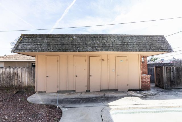 805 Lyon Avenue, Sanger, CA 93657