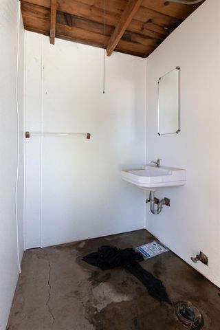 805 Lyon Avenue, Sanger, CA 93657