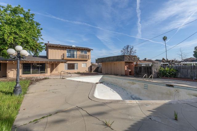 805 Lyon Avenue, Sanger, CA 93657